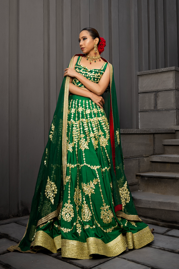 Zamarud Lehenga